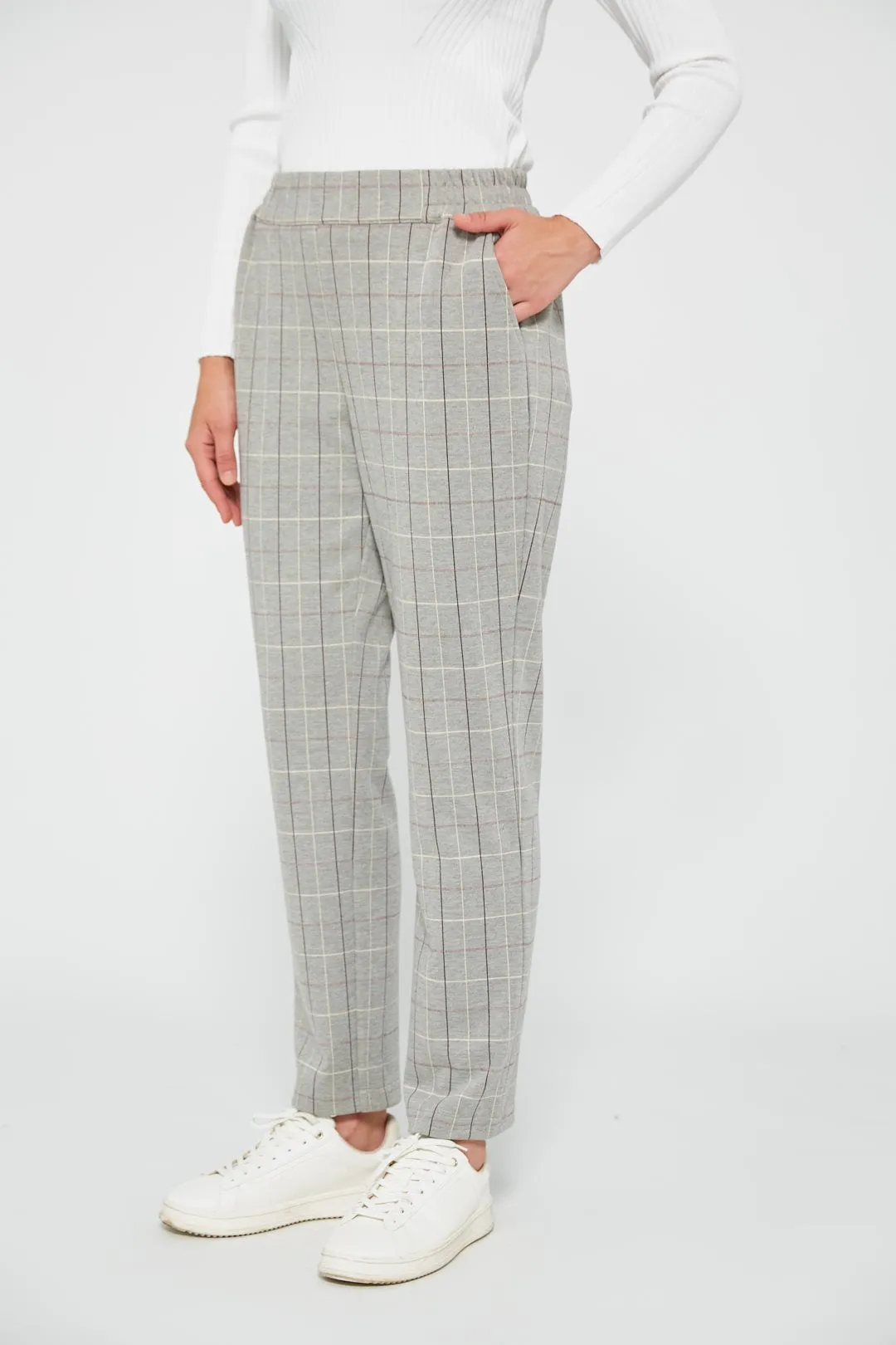 17343656 Check Trousers